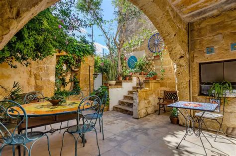 airbnb malta official site.